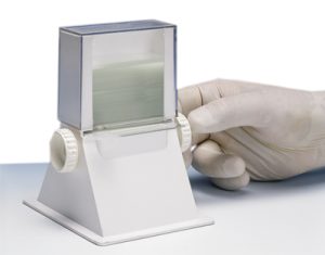 Distributeur pour lames de microscope