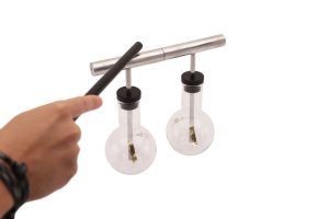 Couple de conducteurs avec électroscope